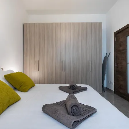 Close To Uni, Sliema & Mater Dei *