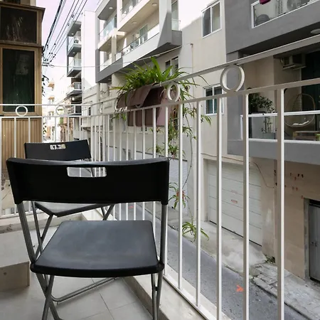 Close To Uni, Sliema & Mater Dei 아파트