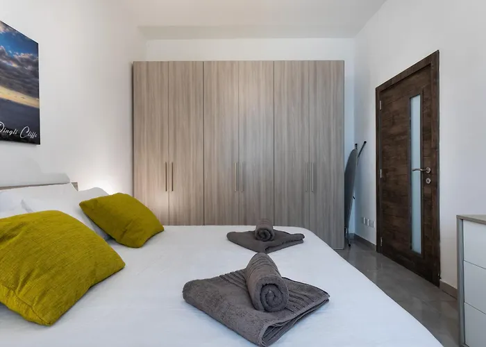 Close To Uni, Sliema & Mater Dei *