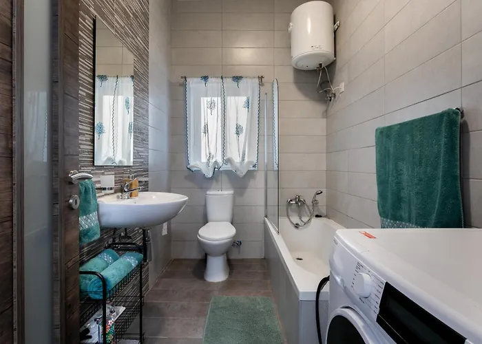 Close To Uni, Sliema & Mater Dei *